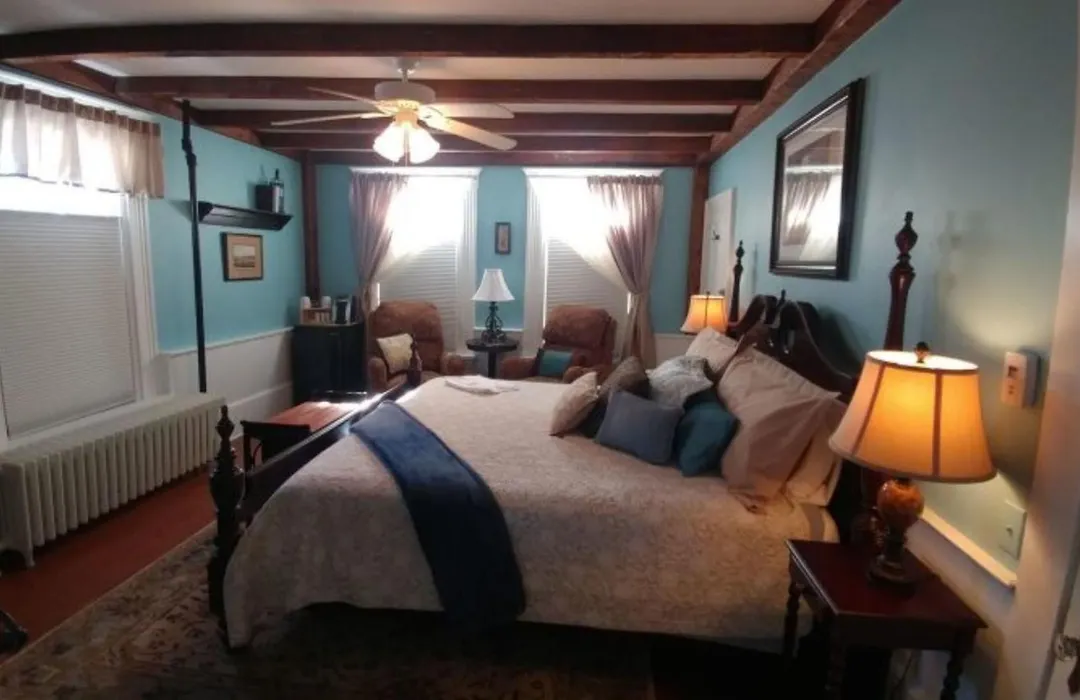 2 River Road Inn & Cottages-1